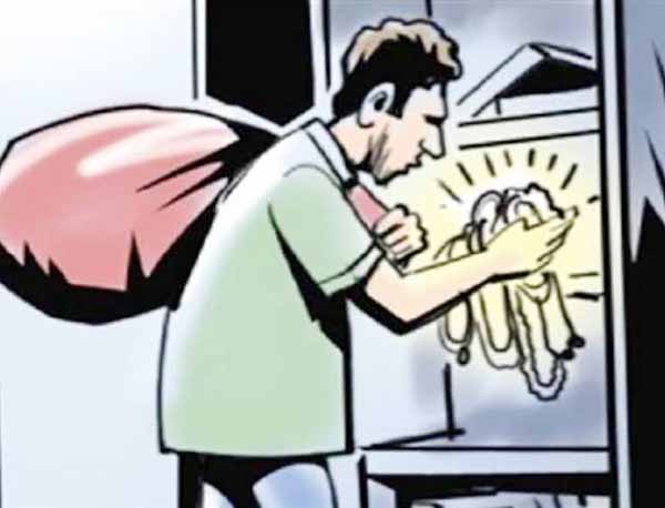 सूने मकान में घुसे चोर