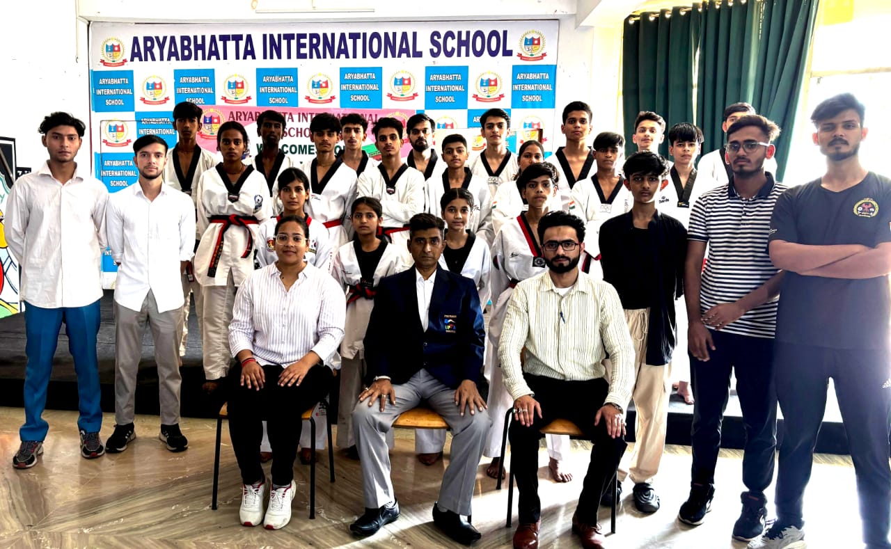आर्यभट्ट इंटरनेशनल स्कूल में आर्यभट्ट ताइक्वांडो एकेडमी द्वारा आयोजित जनपदीय ब्लैक बेल्ट टेस्ट प्रतियोगिता में प्रतिभागी खिलाड़ी। आर्यभट्ट इंटरनेशनल स्कूल में आर्यभट्ट ताइक्वांडो एकेडमी द्वारा आयोजित जनपदीय ब्लैक बेल्ट टेस्ट प्रतियोगिता में प्रतिभागी खिलाड़ी।