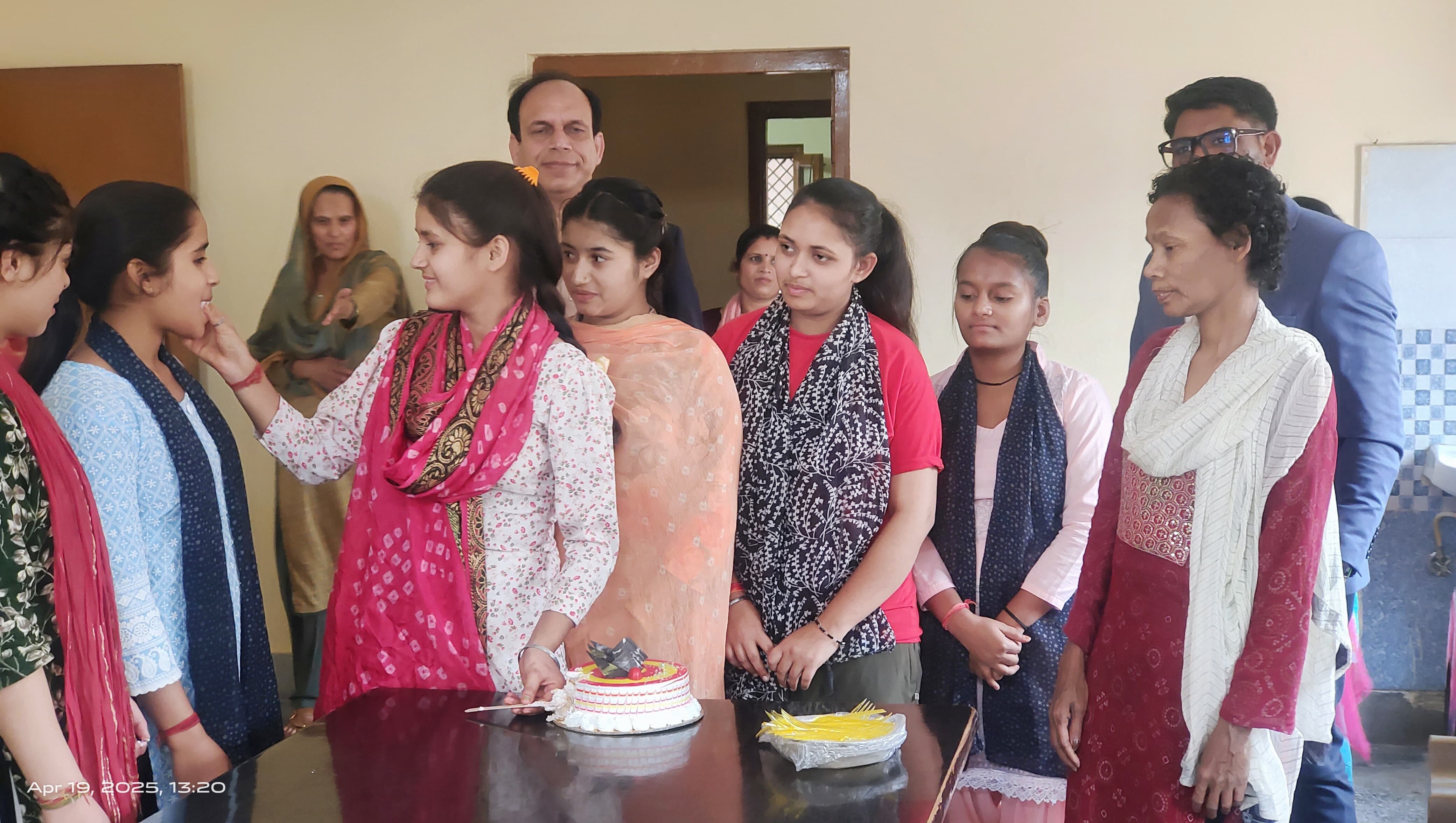 बालिकाओं की सफलता पर मनाया गया हर्षोत्सव, नई दिशा और प्रेरणा की मिली सौगात बालिकाओं की सफलता पर मनाया गया हर्षोत्सव, नई दिशा और प्रेरणा की मिली सौगात