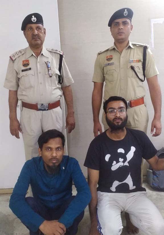 फोटो : इंश्योरेंस कंपनी का डेटा बेचने वाले दो आरोपी पुलिस गिरफ्त में। फोटो : इंश्योरेंस कंपनी का डेटा बेचने वाले दो आरोपी पुलिस गिरफ्त में।