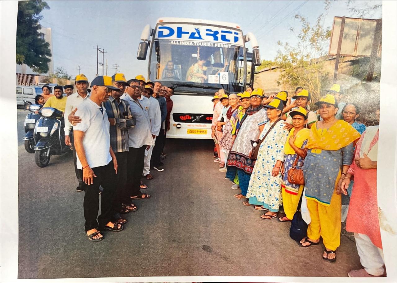 गुजरात सरकार की तीर्थ दर्शन योजना के तहत तीर्थयात्रा करते श्रद्धालु (फाइल फोटो) गुजरात सरकार की तीर्थ दर्शन योजना के तहत तीर्थयात्रा करते श्रद्धालु (फाइल फोटो)