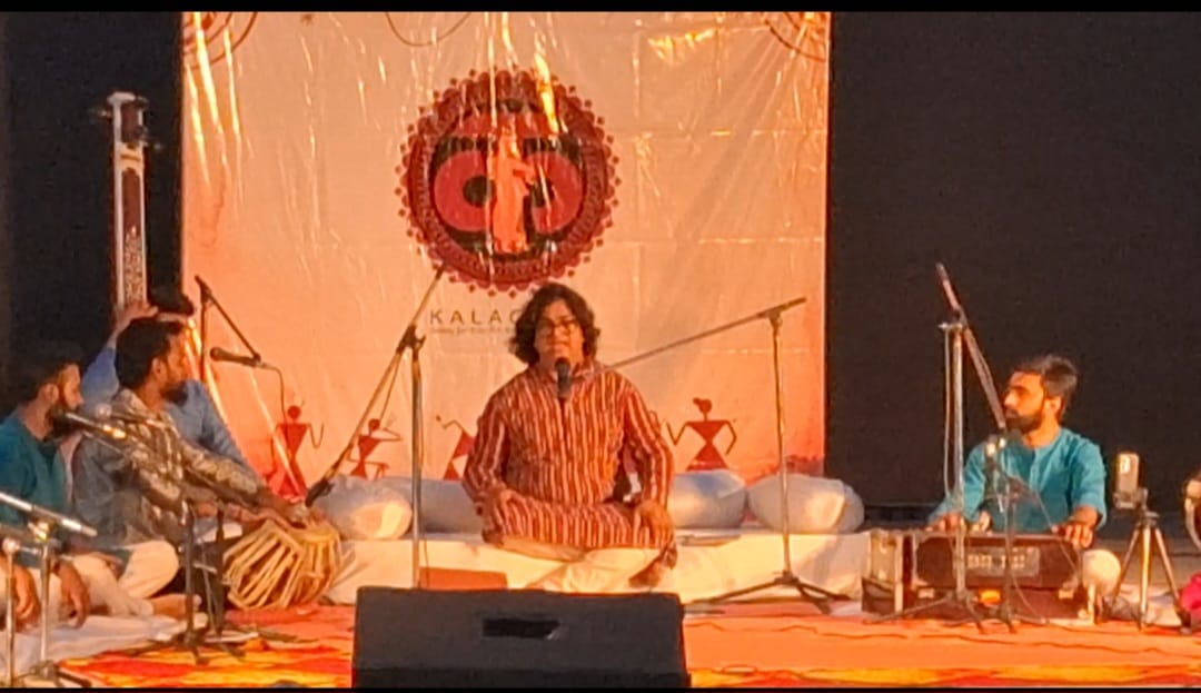 फोटो : शास्त्रीय गायक सुधांशु बहुगुणा अपनी प्रस्तुति देते हुए। फोटो : शास्त्रीय गायक सुधांशु बहुगुणा अपनी प्रस्तुति देते हुए।