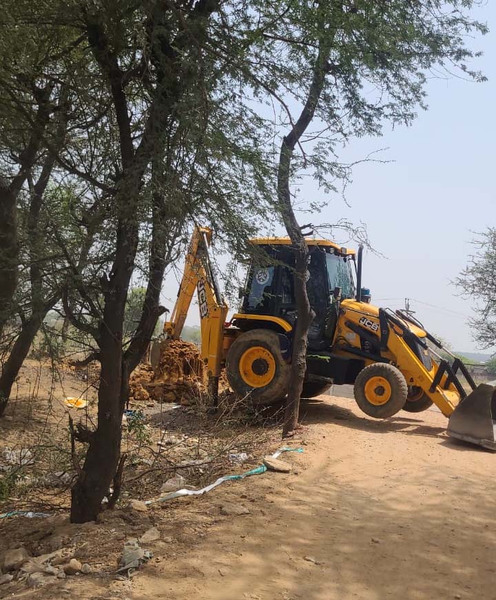 फोटो : अतिक्रमण हटाती नगर निगम की जेसीबी मशीन फोटो : अतिक्रमण हटाती नगर निगम की जेसीबी मशीन