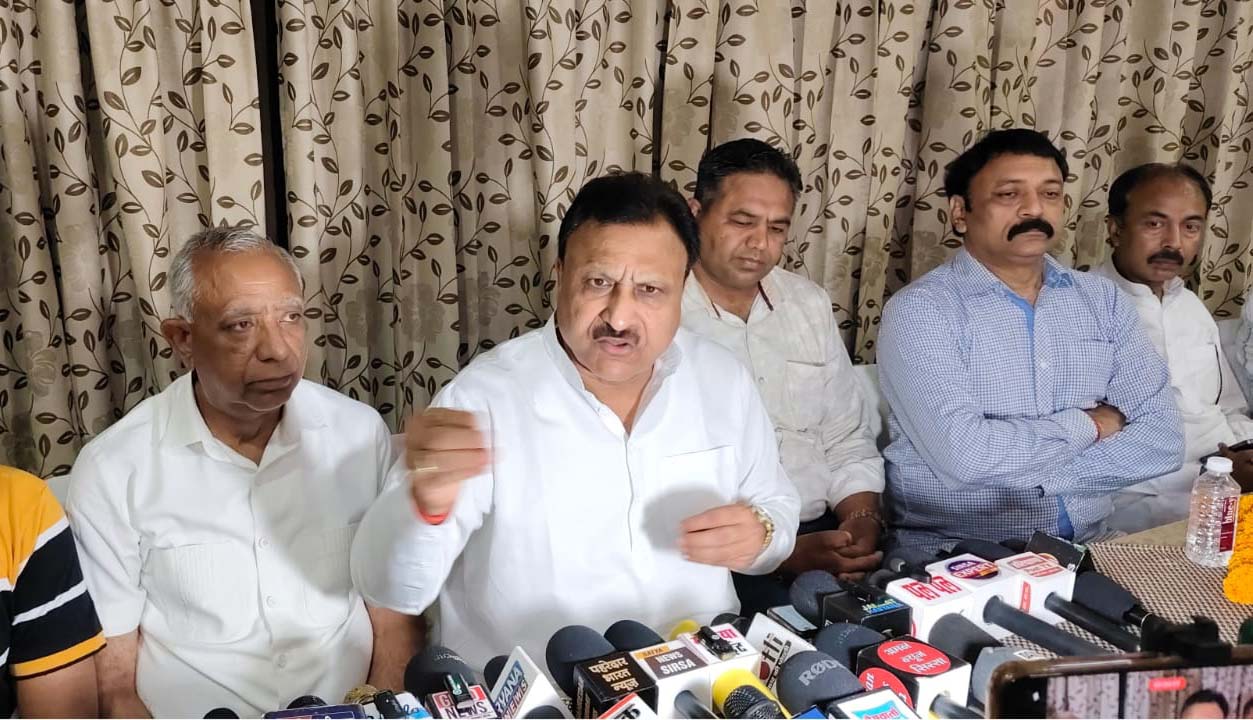 पत्रकार वार्ता को संबोधित करते बजरंग गर्ग। पत्रकार वार्ता को संबोधित करते बजरंग गर्ग।