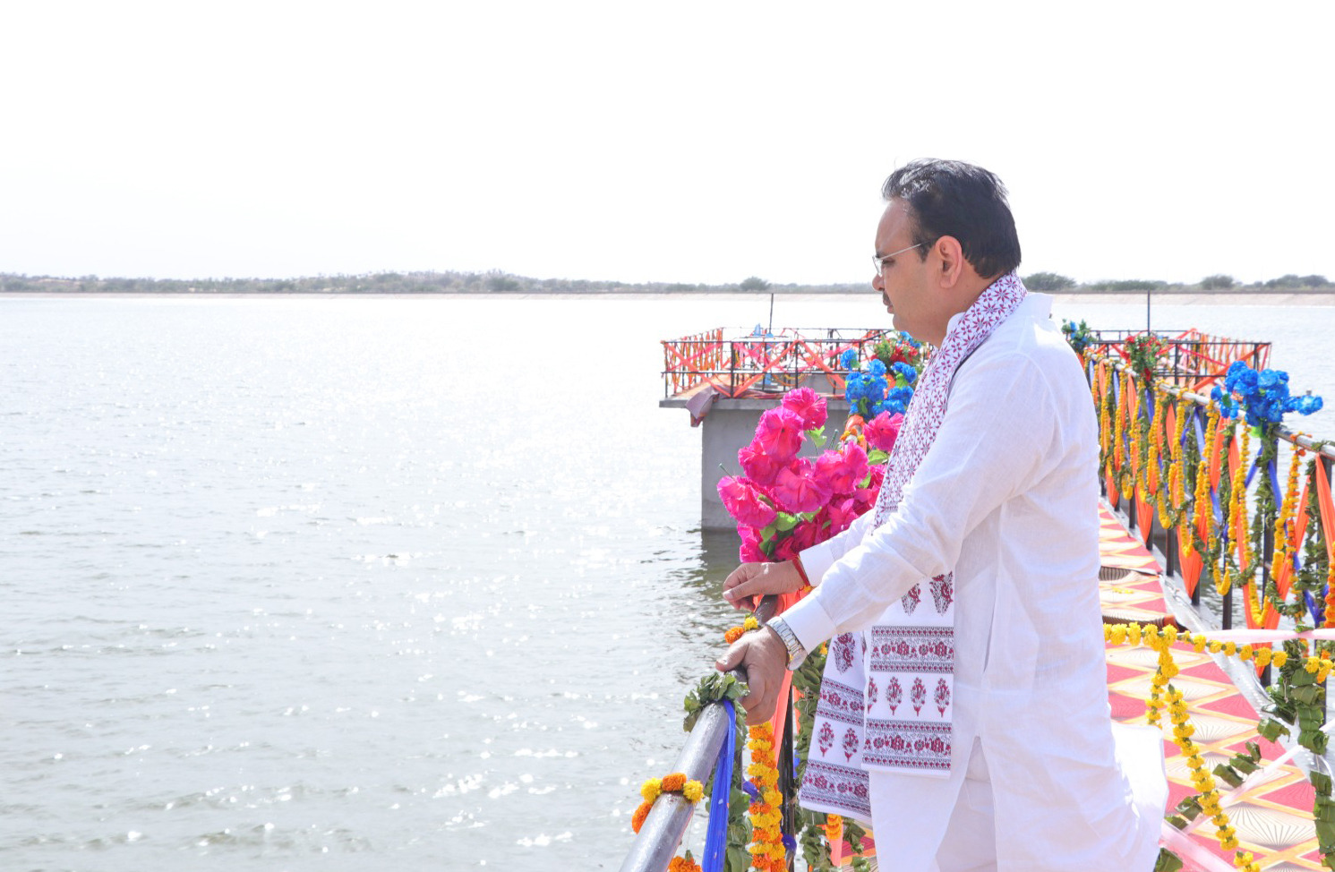मुख्यमंत्री भजनलाल शर्मा मलसीसर डैम का निरीक्षण करते हुए मुख्यमंत्री भजनलाल शर्मा मलसीसर डैम का निरीक्षण करते हुए