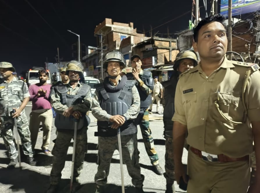 तैनात पुलिस के जवान