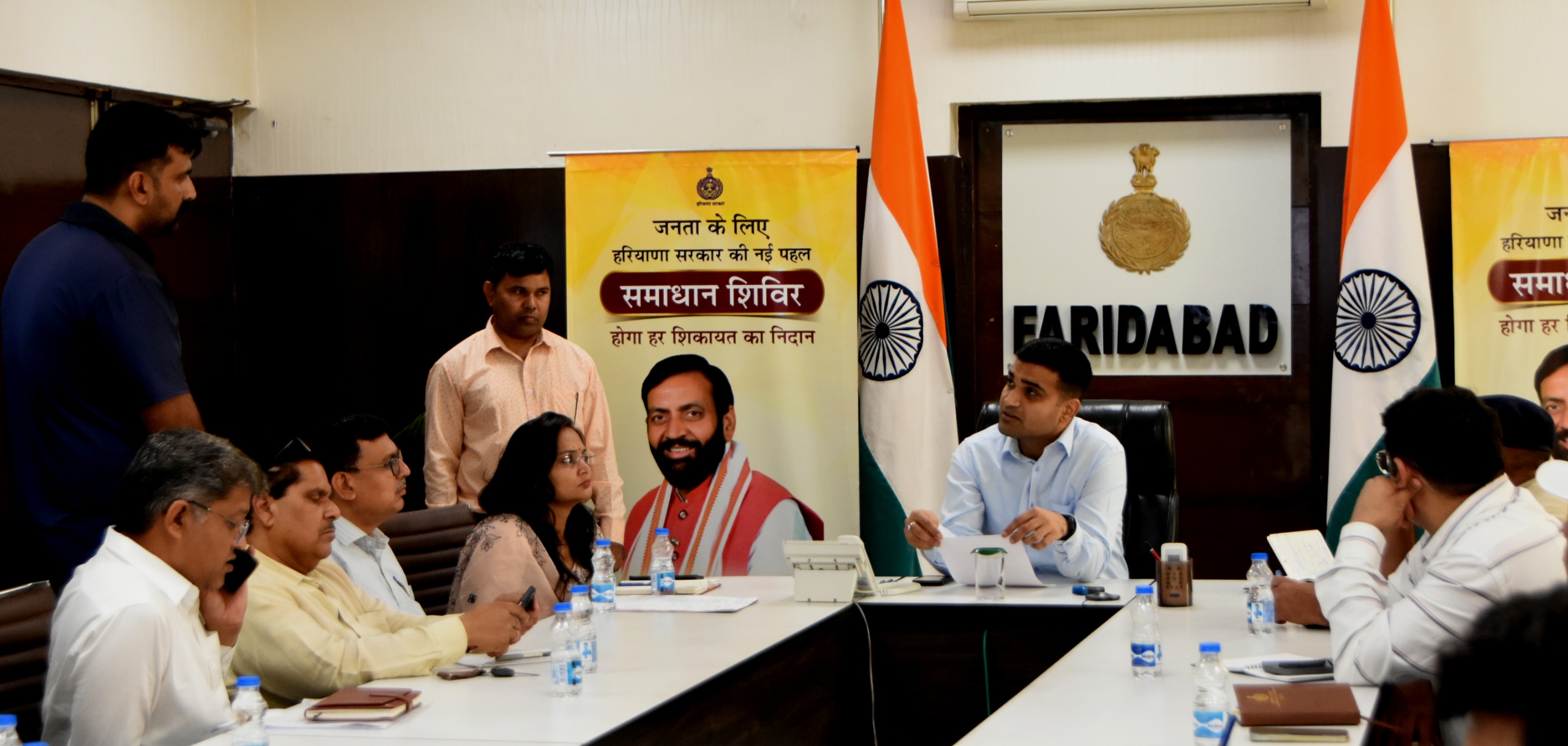 जनसमस्याओं की सुनवाई करते डीसी विक्रम सिंह