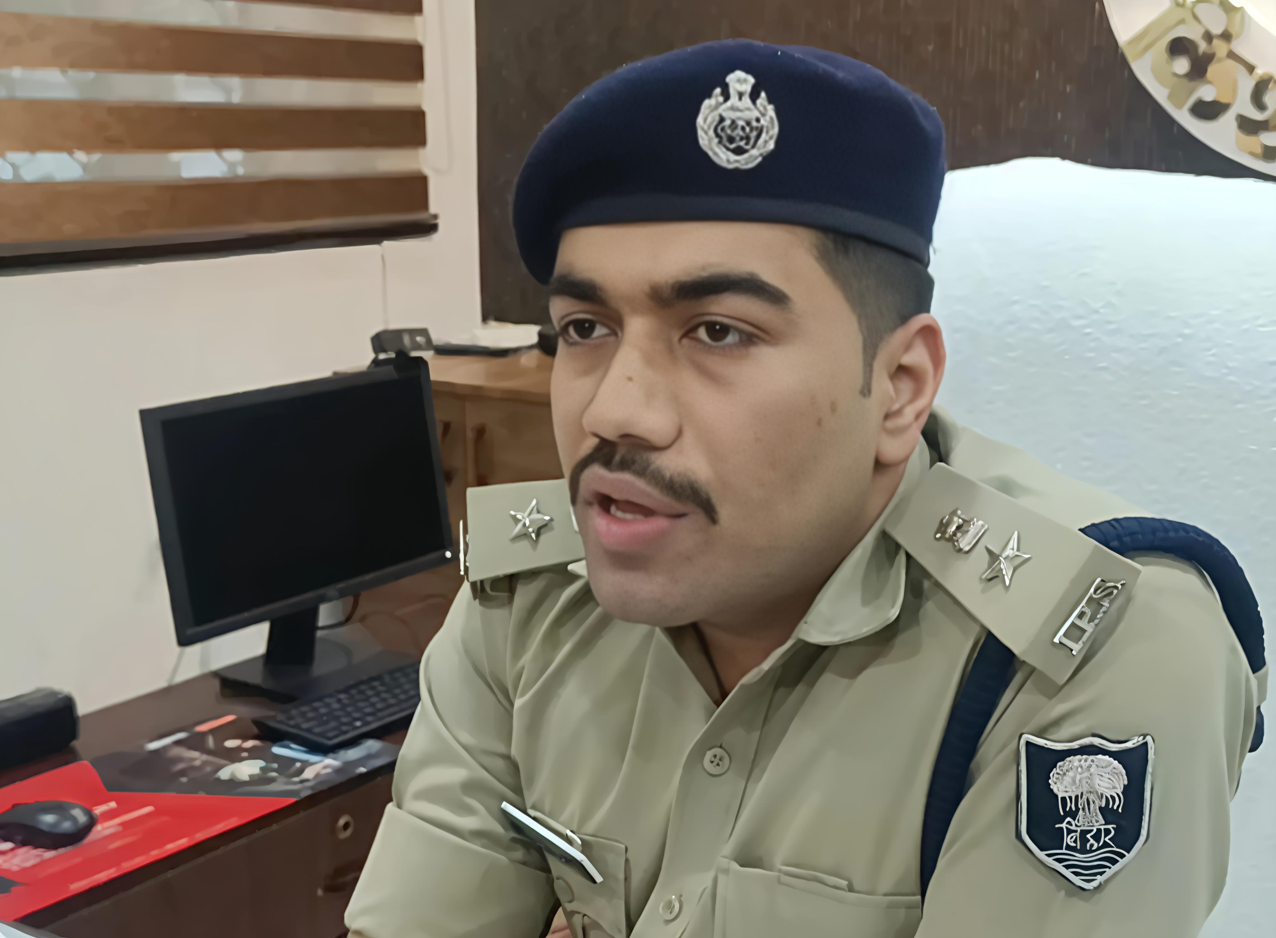 लापरवाही बरतने के आरोप में एसपी ने 12 पुलिसकर्मी को किया निलंबित लापरवाही बरतने के आरोप में एसपी ने 12 पुलिसकर्मी को किया निलंबित