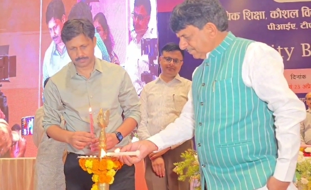 क्षमता वर्धन कार्यशाला का शुभारंभ करते कपिलदेव अग्रवाल (वीडियो से ली गयी फोटो) क्षमता वर्धन कार्यशाला का शुभारंभ करते कपिलदेव अग्रवाल (वीडियो से ली गयी फोटो)