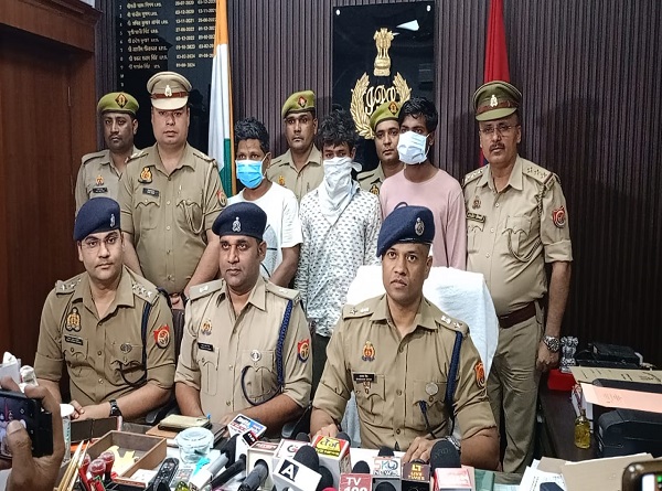 घटना की जानकारी देते पुलिस उपायुक्त, पूर्वी शशांक सिंह घटना की जानकारी देते पुलिस उपायुक्त, पूर्वी शशांक सिंह