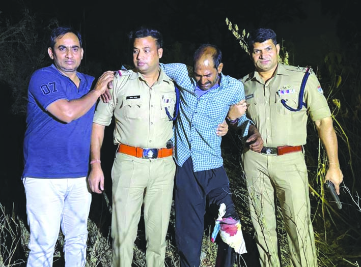 पुलिस गिरफ्त मंे घायल बदमाश