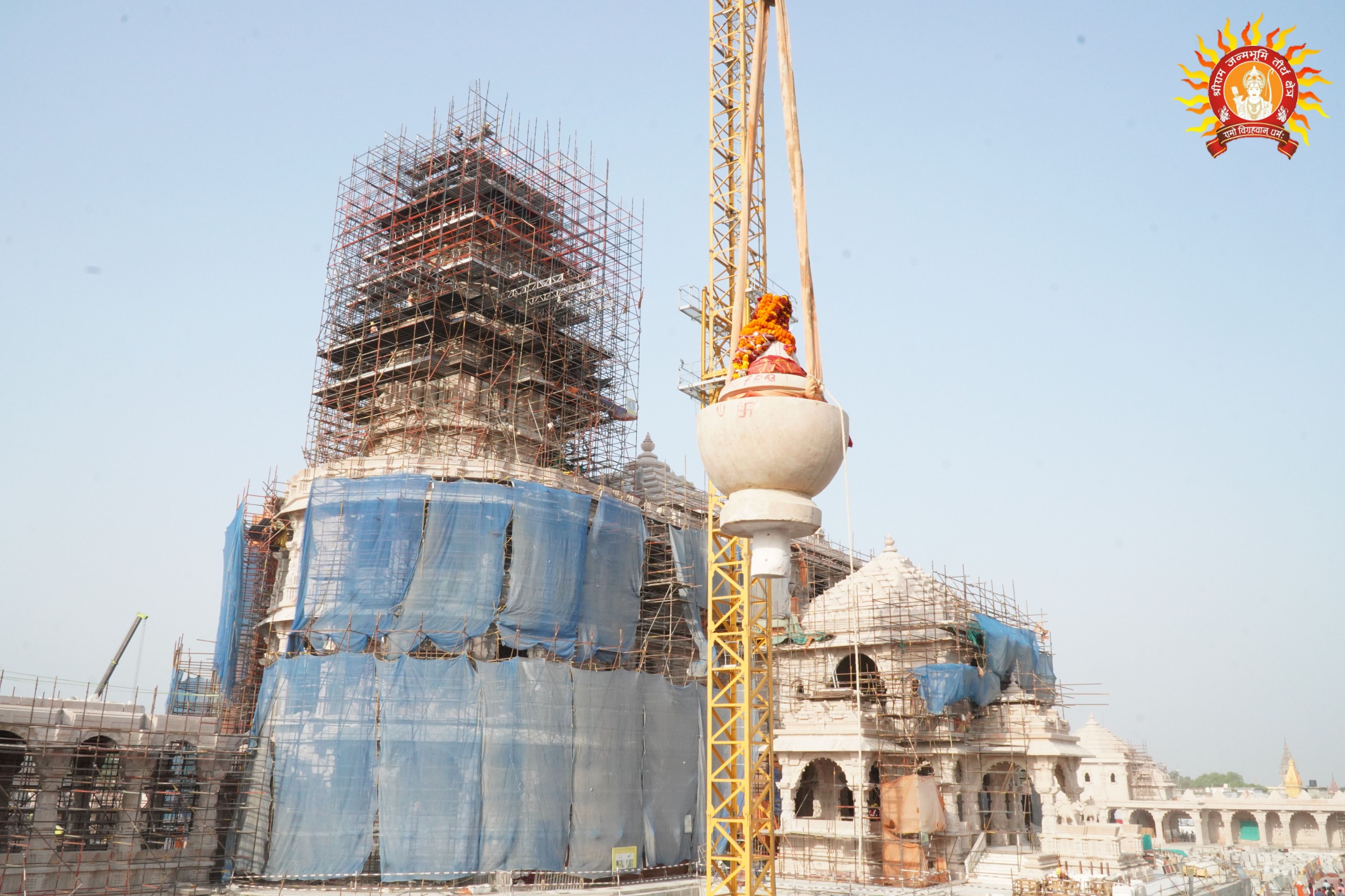 राम जन्मभूमि के सूर्य मन्दिर पर शिखर कलश हुआ प्रतिष्ठित राम जन्मभूमि के सूर्य मन्दिर पर शिखर कलश हुआ प्रतिष्ठित