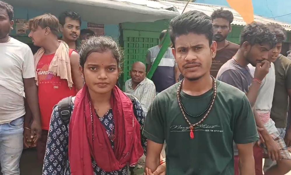 मौके पर मौजूद लोग मौके पर मौजूद लोग