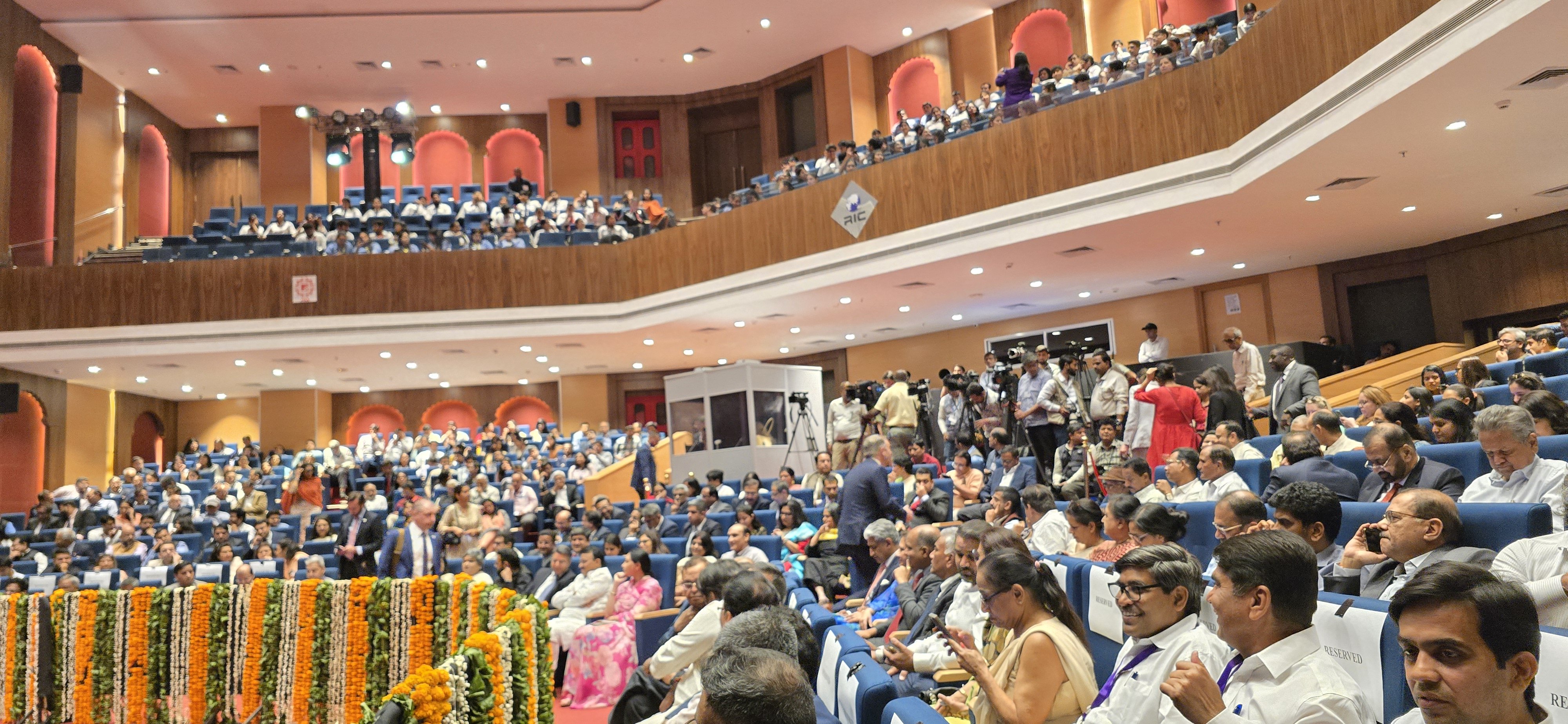 बिजनेस समिट में मौजूद जनप्रतिनिधि व अधिकारी बिजनेस समिट में मौजूद जनप्रतिनिधि व अधिकारी