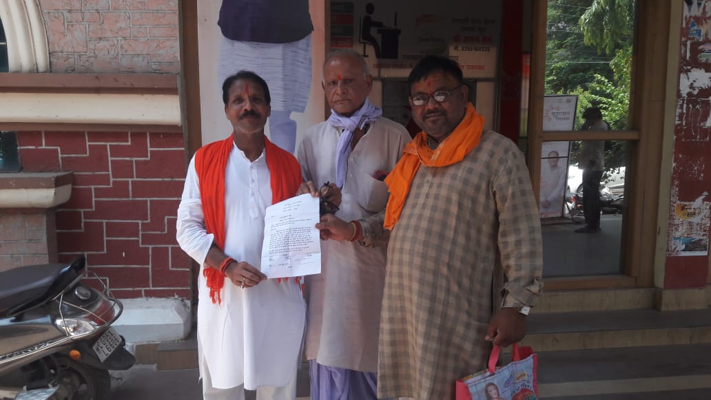 पेंशन, मानदेय की मांग करने निगम पहुंचे विद्वत परिषद धमतरी के सदस्य। पेंशन, मानदेय की मांग करने निगम पहुंचे विद्वत परिषद धमतरी के सदस्य।