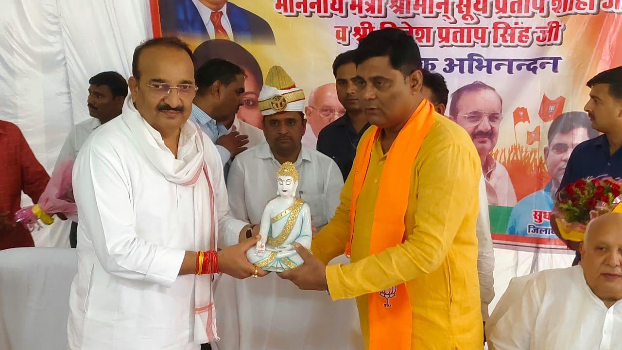 कैबिनेट मंत्री का स्वागत