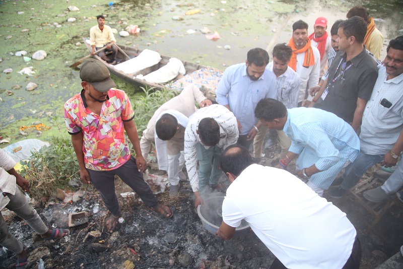 भोपालः ईंटखेड़ी में जल गंगा संवर्धन अभियान में शामिल हुए मंत्री सिलावट भोपालः ईंटखेड़ी में जल गंगा संवर्धन अभियान में शामिल हुए मंत्री सिलावट