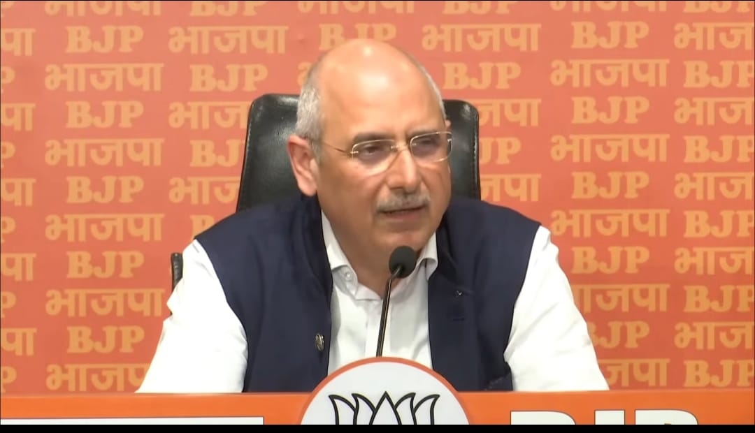भाजपा मुख्यालय में आयोजित प्रेसवार्ता में पत्रकारों को संबोधित करते हुए नलिन कोहली भाजपा मुख्यालय में आयोजित प्रेसवार्ता में पत्रकारों को संबोधित करते हुए नलिन कोहली