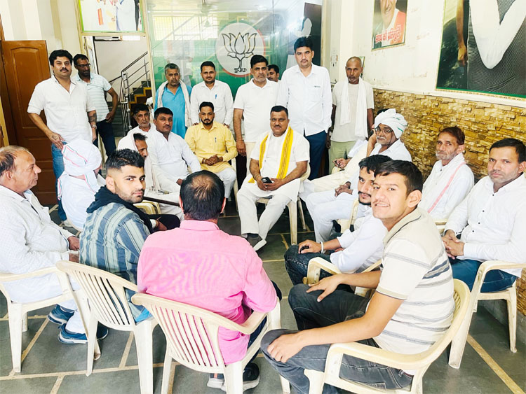सोनीपत: एक राष्ट्र, एक चुनाव की नीति से देश विषय पर चर्चा करते हुए भाजपा नेता प्रदीप सांगवान सोनीपत: एक राष्ट्र, एक चुनाव की नीति से देश विषय पर चर्चा करते हुए भाजपा नेता प्रदीप सांगवान