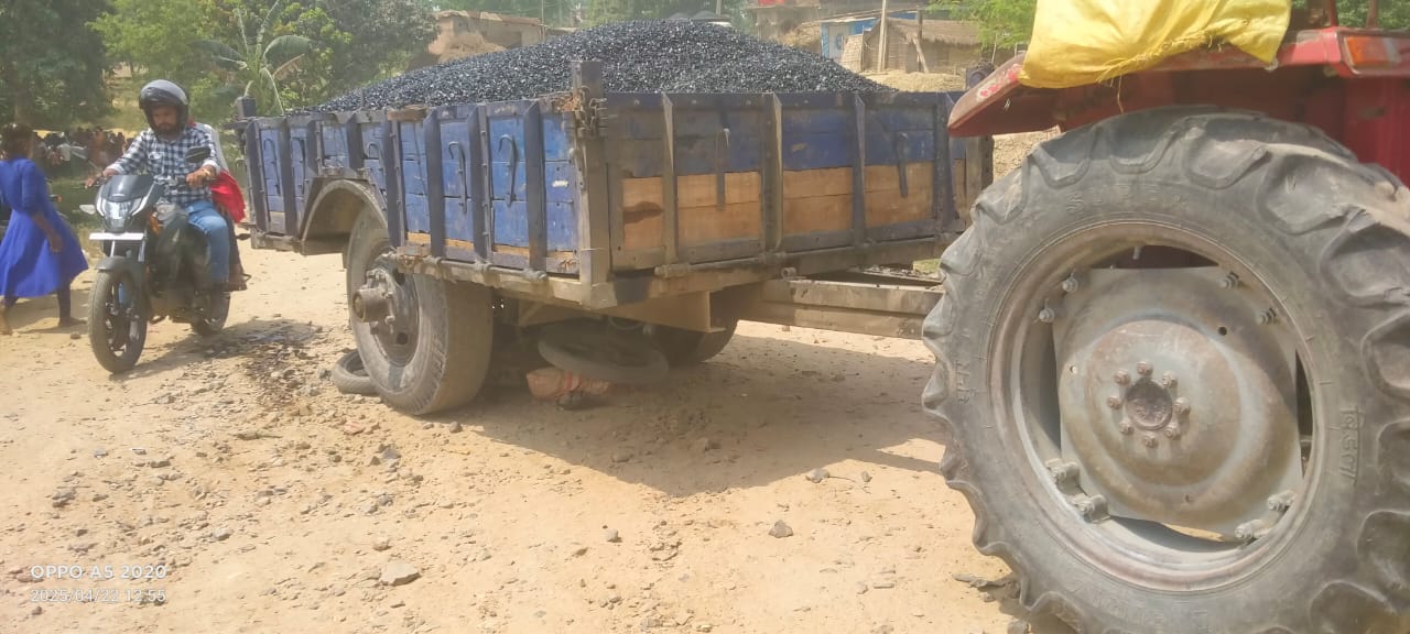 ट्रैक्टर जिससे दुर्घटना हुई ट्रैक्टर जिससे दुर्घटना हुई