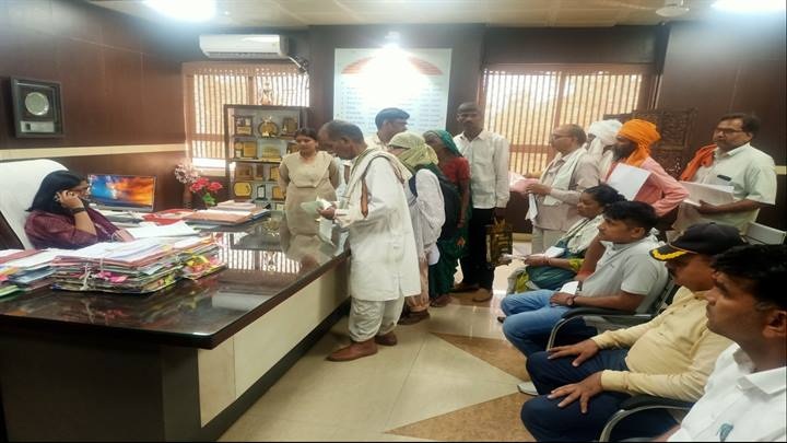 ग्वालियरः कलेक्ट्रेट की जन-सुनवाई ग्वालियरः कलेक्ट्रेट की जन-सुनवाई