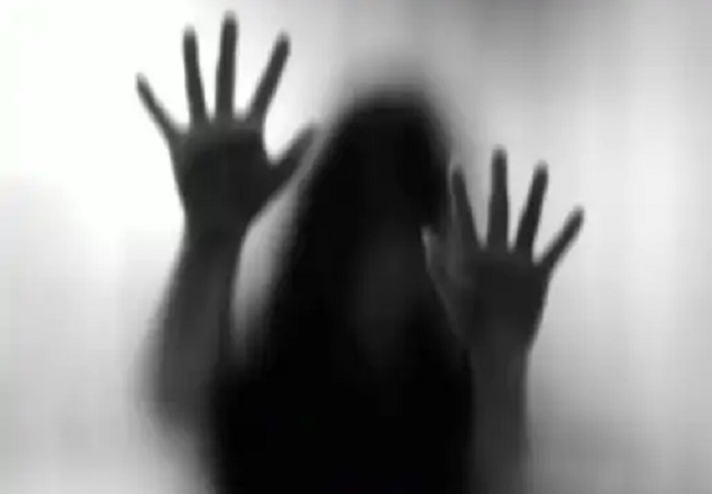 दुष्कर्म (प्रतीकात्मक तस्वीर) दुष्कर्म (प्रतीकात्मक तस्वीर)
