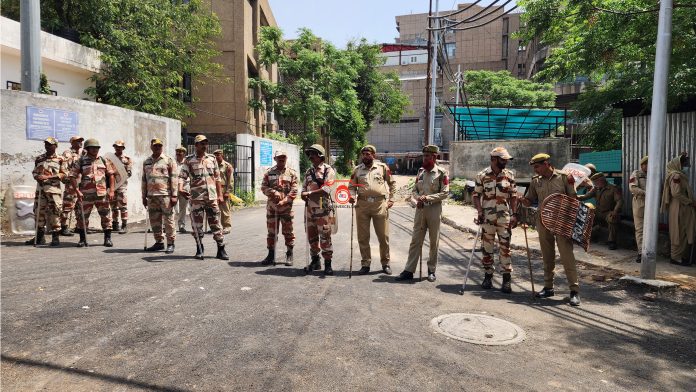 पुलिस हिरासत से भागने की कोशिश में गंभीर रूप से घायल हुए एक कुख्यात अपराधी की मौत पुलिस हिरासत से भागने की कोशिश में गंभीर रूप से घायल हुए एक कुख्यात अपराधी की मौत