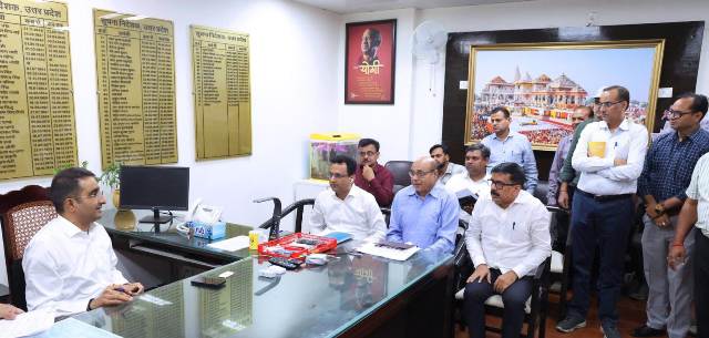 सूचना विभाग में नव नियुक्त निदेशक विशाल सिंह ने अधिकारियों से की मुलाकात (फोटो) सूचना विभाग में नव नियुक्त निदेशक विशाल सिंह ने अधिकारियों से की मुलाकात (फोटो)