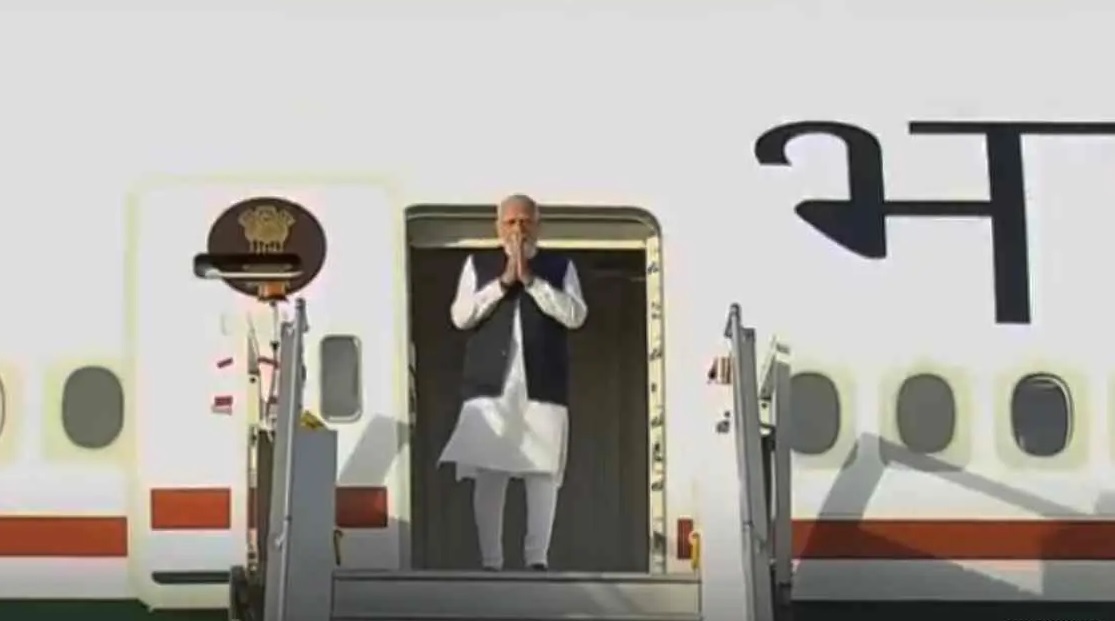 प्रधानमंत्री नरेन्द्र मोदी इसी विमान से स्वदेश लौटे हैं। प्रधानमंत्री नरेन्द्र मोदी इसी विमान से स्वदेश लौटे हैं।