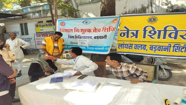 जिला अस्पताल में नेत्र शिविर जिला अस्पताल में नेत्र शिविर