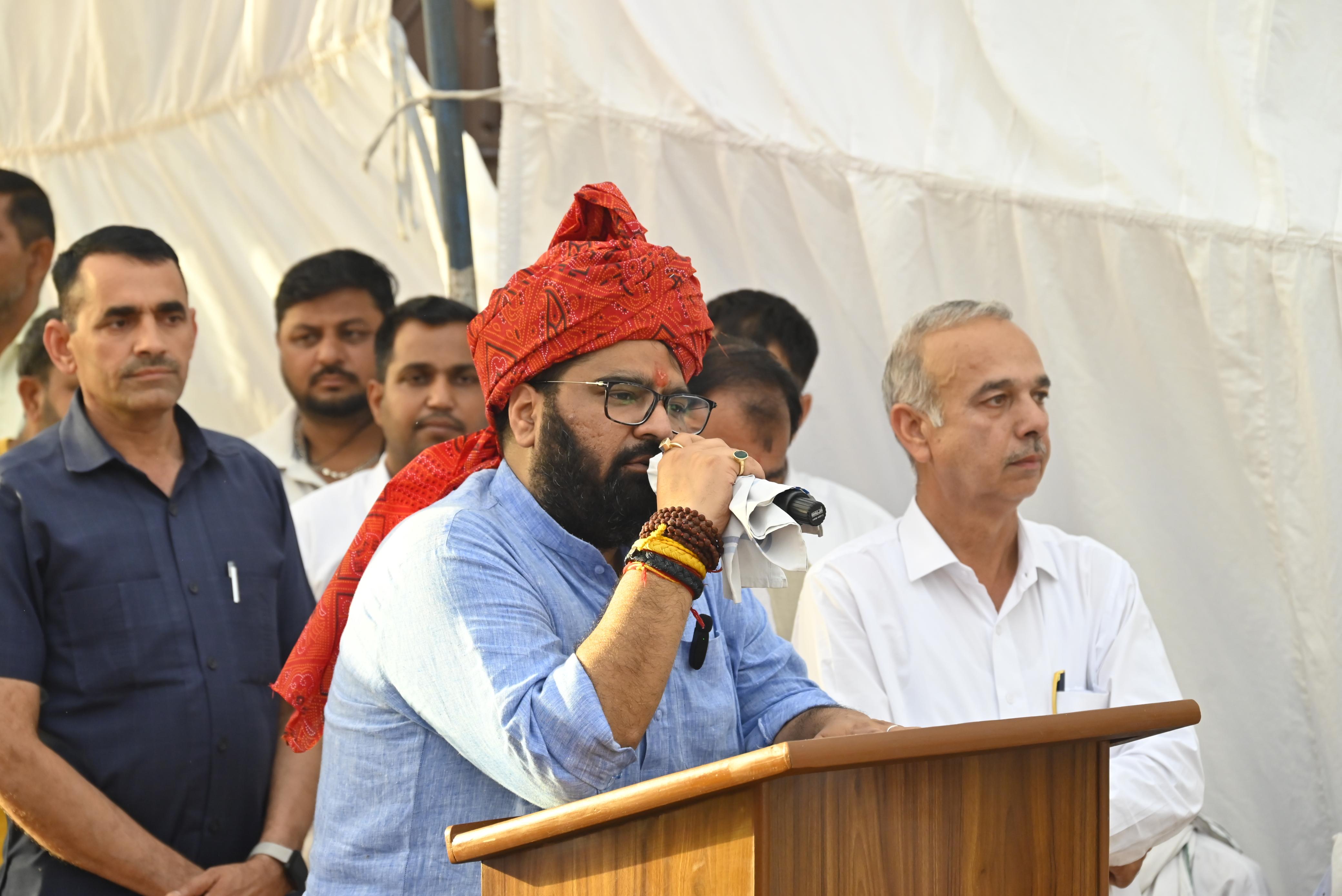 कार्यक्रम को संबोधित करते हुए राज्यसभा सांसद कार्तिकेय शर्मा।