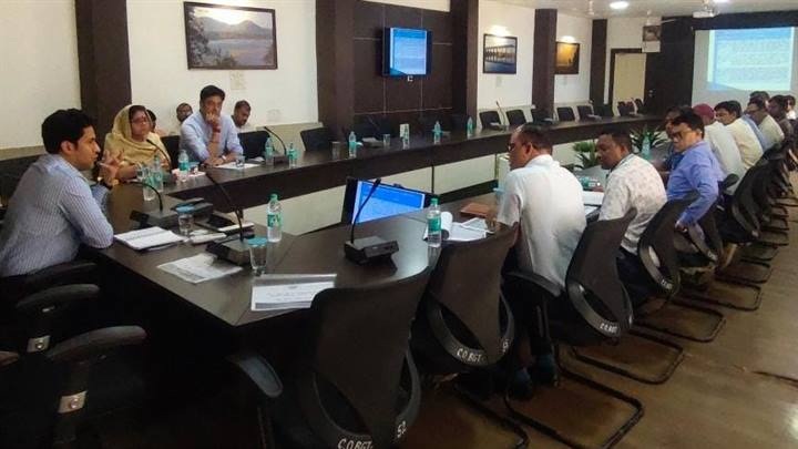 कलेक्टर ने एमपीईबी के साथ की बैठक कलेक्टर ने एमपीईबी के साथ की बैठक