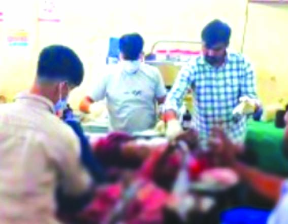 रूड़की सिविल लाईन अस्पताल में उपचाराधीन युवती रूड़की सिविल लाईन अस्पताल में उपचाराधीन युवती