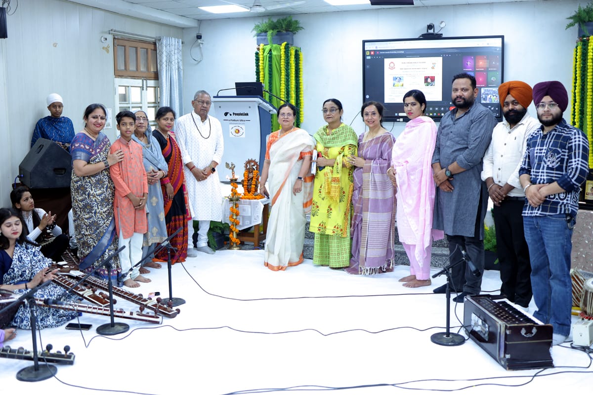 गुरुनानक कन्या महाविद्यालय में संगीत कार्यशाला गुरुनानक कन्या महाविद्यालय में संगीत कार्यशाला