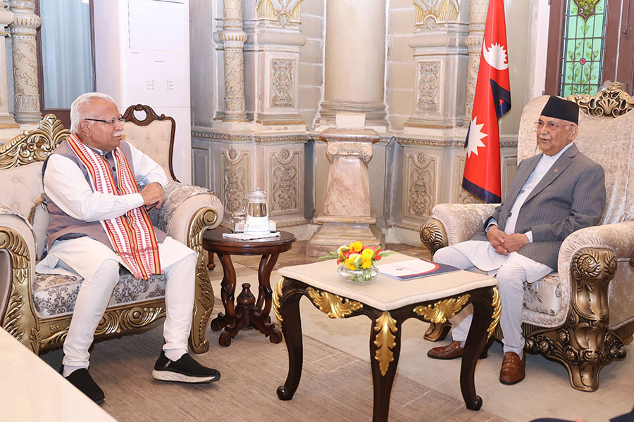 नेपाल के प्रधानमंत्री से मुलाकात करते भारत के ऊर्जा मंत्री खट्टर नेपाल के प्रधानमंत्री से मुलाकात करते भारत के ऊर्जा मंत्री खट्टर