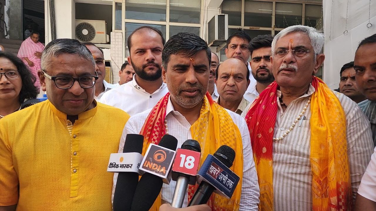 फोटो कैप्शन 23आरटीके1ः पत्रकारो से बातचीत करते शिक्षा मंत्री महिपाल ढांडा। निस ------------ फोटो कैप्शन 23आरटीके1ः पत्रकारो से बातचीत करते शिक्षा मंत्री महिपाल ढांडा। निस ------------