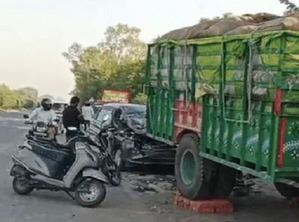 दुर्घटना ग्रस्त वाहन दुर्घटना ग्रस्त वाहन