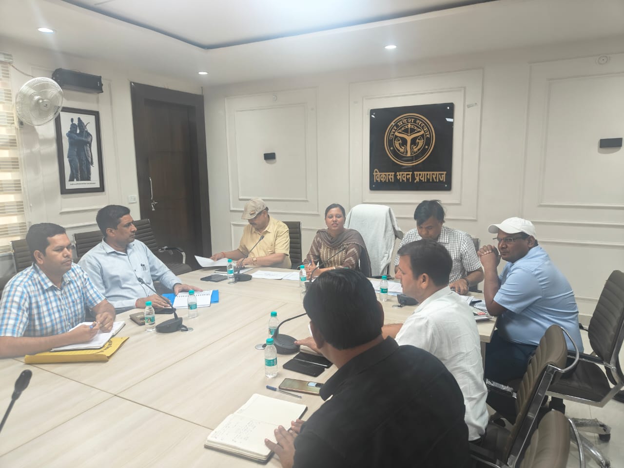नवागंतुक सीडीओ प्रयागराज हर्षिका सिंह विकास भवन का निरीक्षण करने का छाया चित्र नवागंतुक सीडीओ प्रयागराज हर्षिका सिंह विकास भवन का निरीक्षण करने का छाया चित्र
