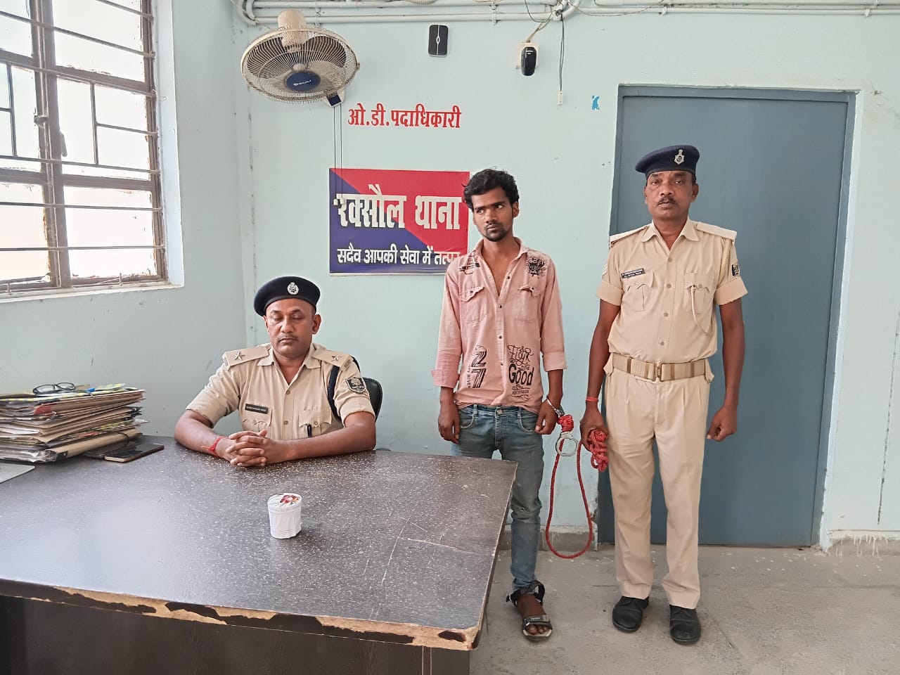 स्मैक के साथ गिरफ्तार तस्कर स्मैक के साथ गिरफ्तार तस्कर