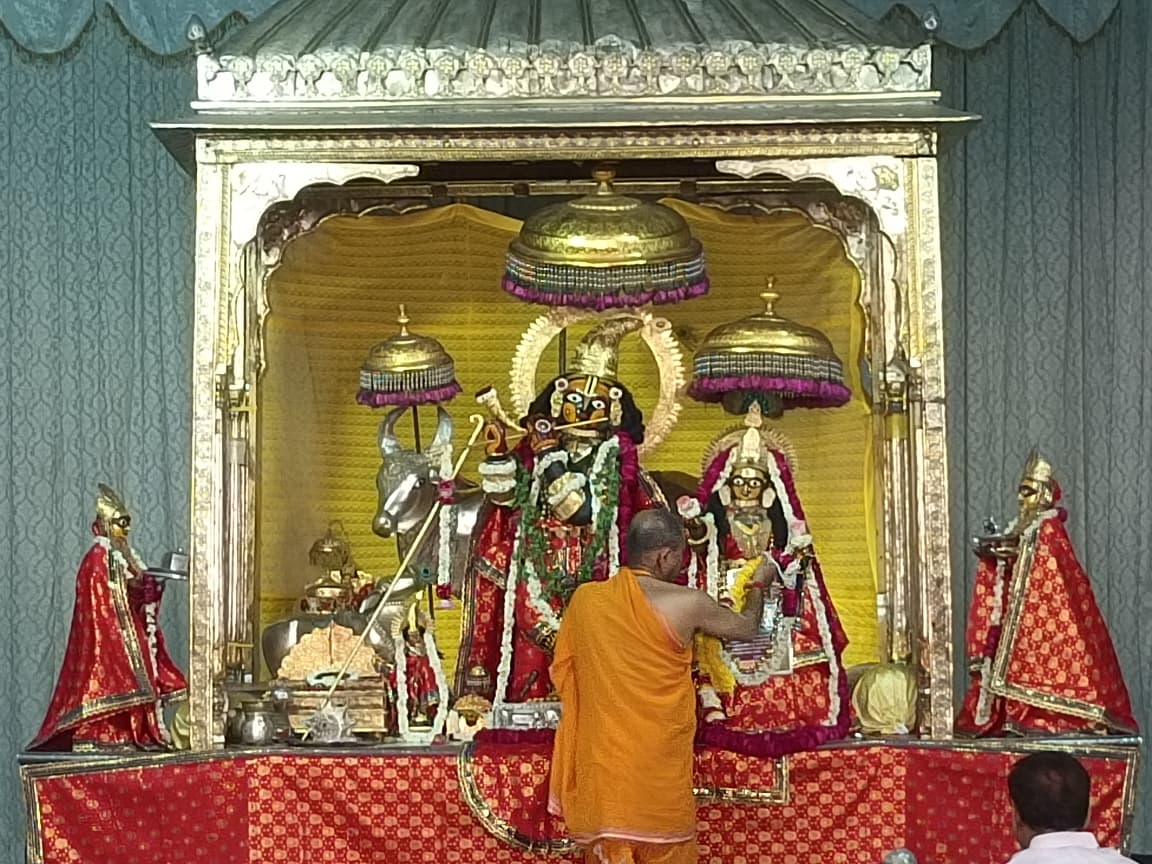 वरुथिनी एकादशी पर विभिन्न मंदिरों में सजी विशेष झांकी वरुथिनी एकादशी पर विभिन्न मंदिरों में सजी विशेष झांकी