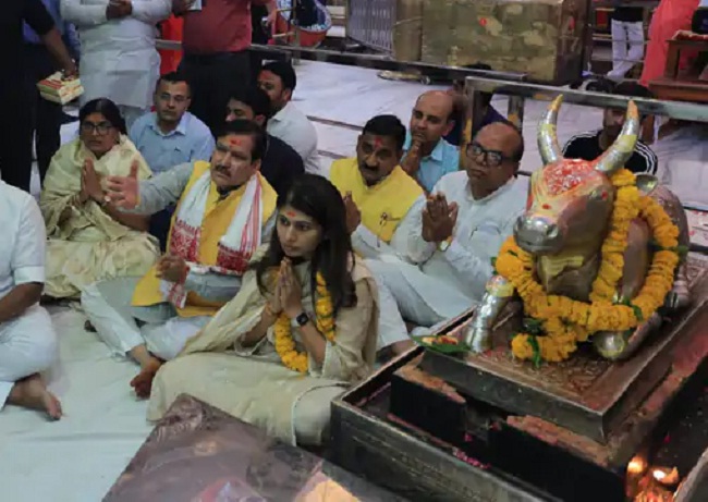 केंद्रीय मंत्री रक्षा खडसे ने उज्जैन पहुंचकर किए भगवान महाकाल के दर्शन केंद्रीय मंत्री रक्षा खडसे ने उज्जैन पहुंचकर किए भगवान महाकाल के दर्शन