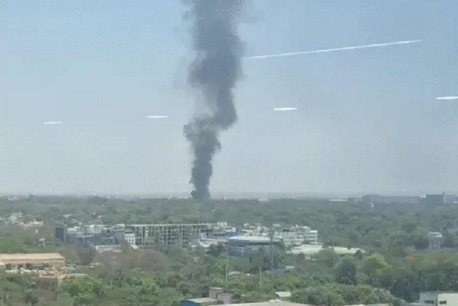 भोपालः बीएचईएल परिसर में लगी भीषण आग भोपालः बीएचईएल परिसर में लगी भीषण आग