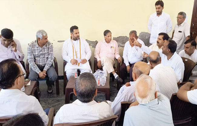 सोनीपत: विधायक निखिल मदान बिजली निगम के अधिकारियों, जिला व्यापार मंडल के प्रतिनिधियों, मार्केट कमेटी प्रधानों साथ बैठक लेते हुए। सोनीपत: विधायक निखिल मदान बिजली निगम के अधिकारियों, जिला व्यापार मंडल के प्रतिनिधियों, मार्केट कमेटी प्रधानों साथ बैठक लेते हुए।