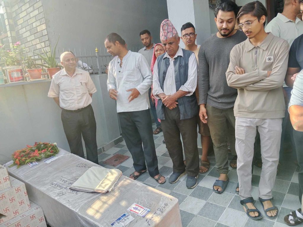 सुदीप न्यौपाने का शव उनके घर पर लाया गया सुदीप न्यौपाने का शव उनके घर पर लाया गया
