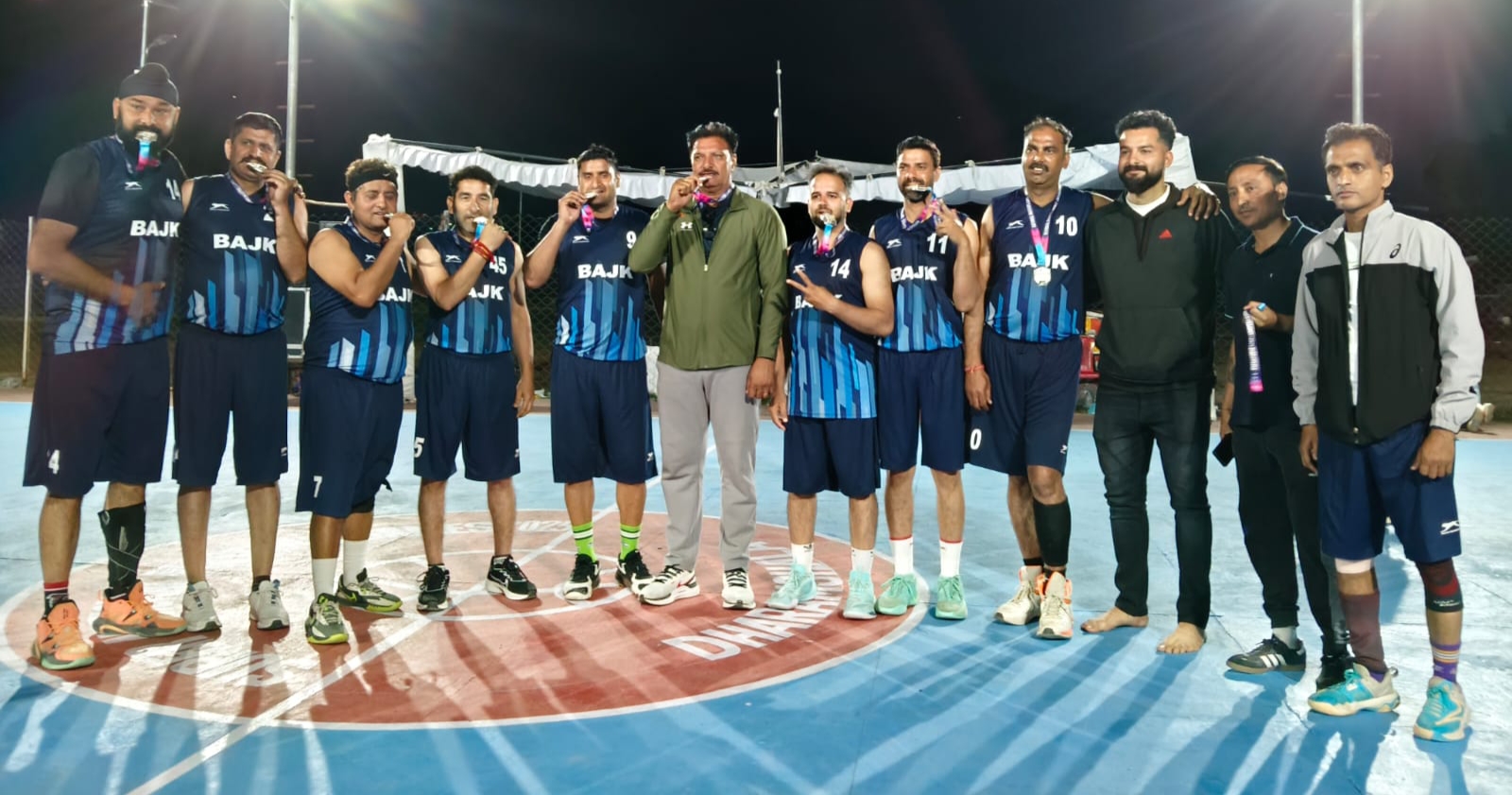 जम्मू-कश्मीर मास्टर्स बास्केटबॉल टीमों ने 7वें मास्टर्स नेशनल गेम्स में स्वर्ण और रजत पदक जीते जम्मू-कश्मीर मास्टर्स बास्केटबॉल टीमों ने 7वें मास्टर्स नेशनल गेम्स में स्वर्ण और रजत पदक जीते