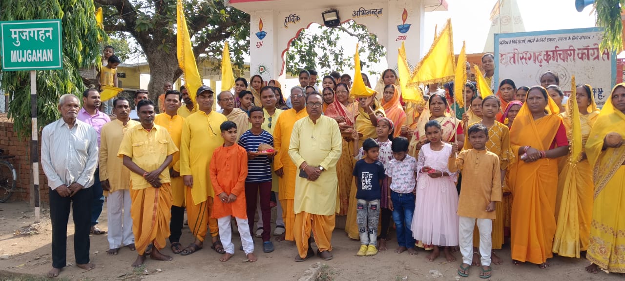 ग्राम पंचायत मुजगहन में उपस्थित गायत्री परिजन व ग्रामीण। ग्राम पंचायत मुजगहन में उपस्थित गायत्री परिजन व ग्रामीण।