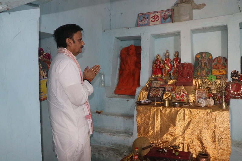 उप मुख्यमंत्री शुक्ल ने शहडोल के गंधिया ग्राम में भगवान श्रीराम के विश्राम स्थल का दर्शन और पूजन किया उप मुख्यमंत्री शुक्ल ने शहडोल के गंधिया ग्राम में भगवान श्रीराम के विश्राम स्थल का दर्शन और पूजन किया