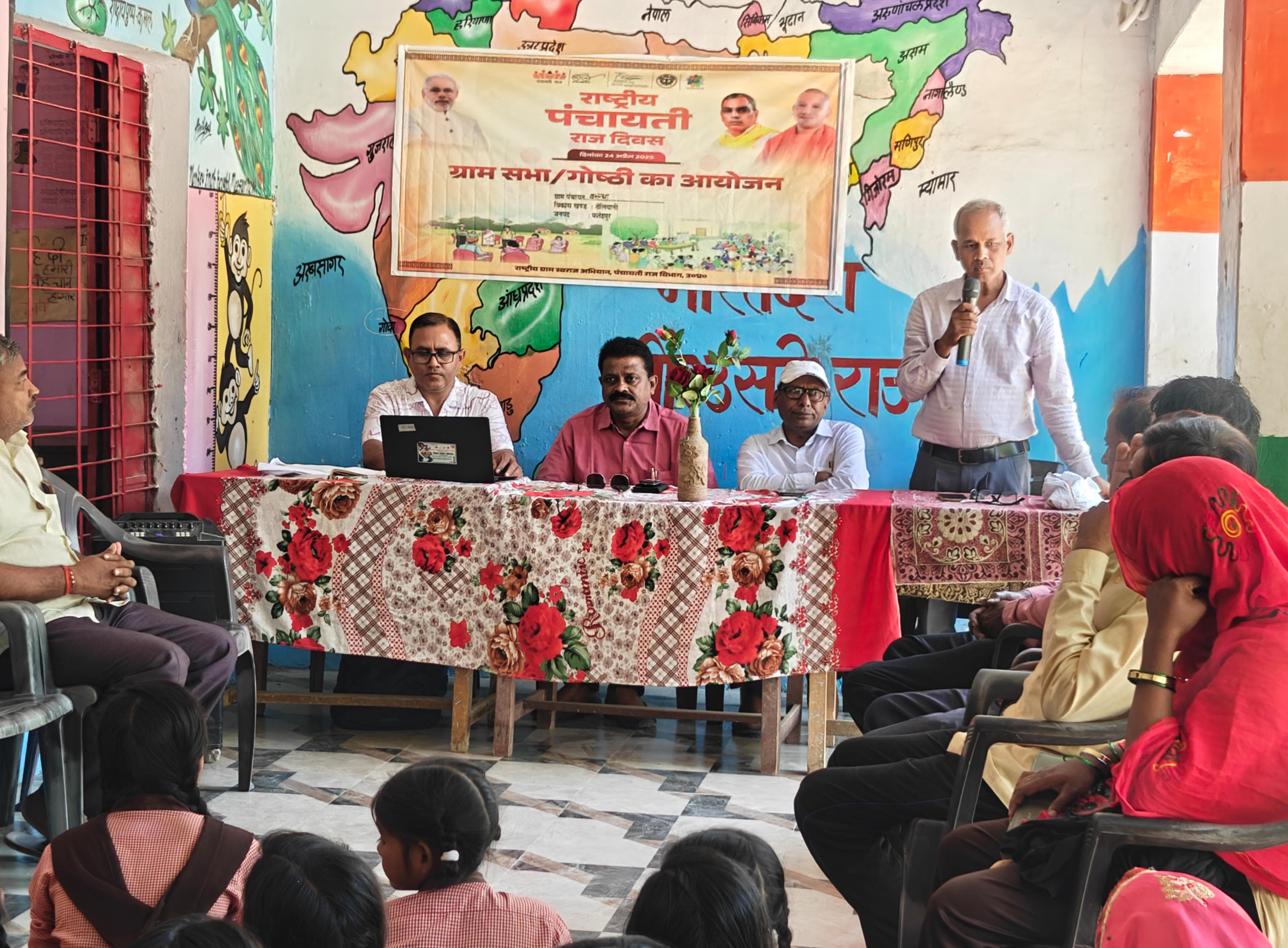राष्ट्रीय पंचायती राज दिवस पर बोलते हुए सहायक पंचायत विकास अधिकारी अरविन्द कुमार राष्ट्रीय पंचायती राज दिवस पर बोलते हुए सहायक पंचायत विकास अधिकारी अरविन्द कुमार