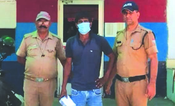 पुलिस गिरफ्त में आरोपित