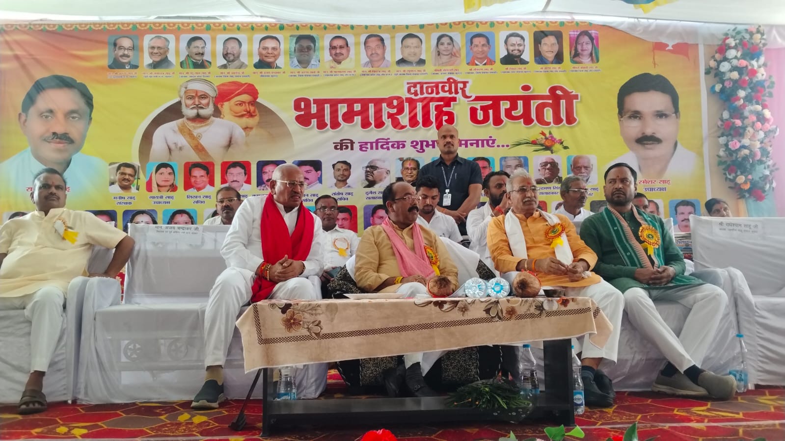 कार्यक्रम के दौरान मंचस्थ दाएं से तीसरे क्रम में उपमुख्यमंत्री अरुण साव व अन्य। कार्यक्रम के दौरान मंचस्थ दाएं से तीसरे क्रम में उपमुख्यमंत्री अरुण साव व अन्य।